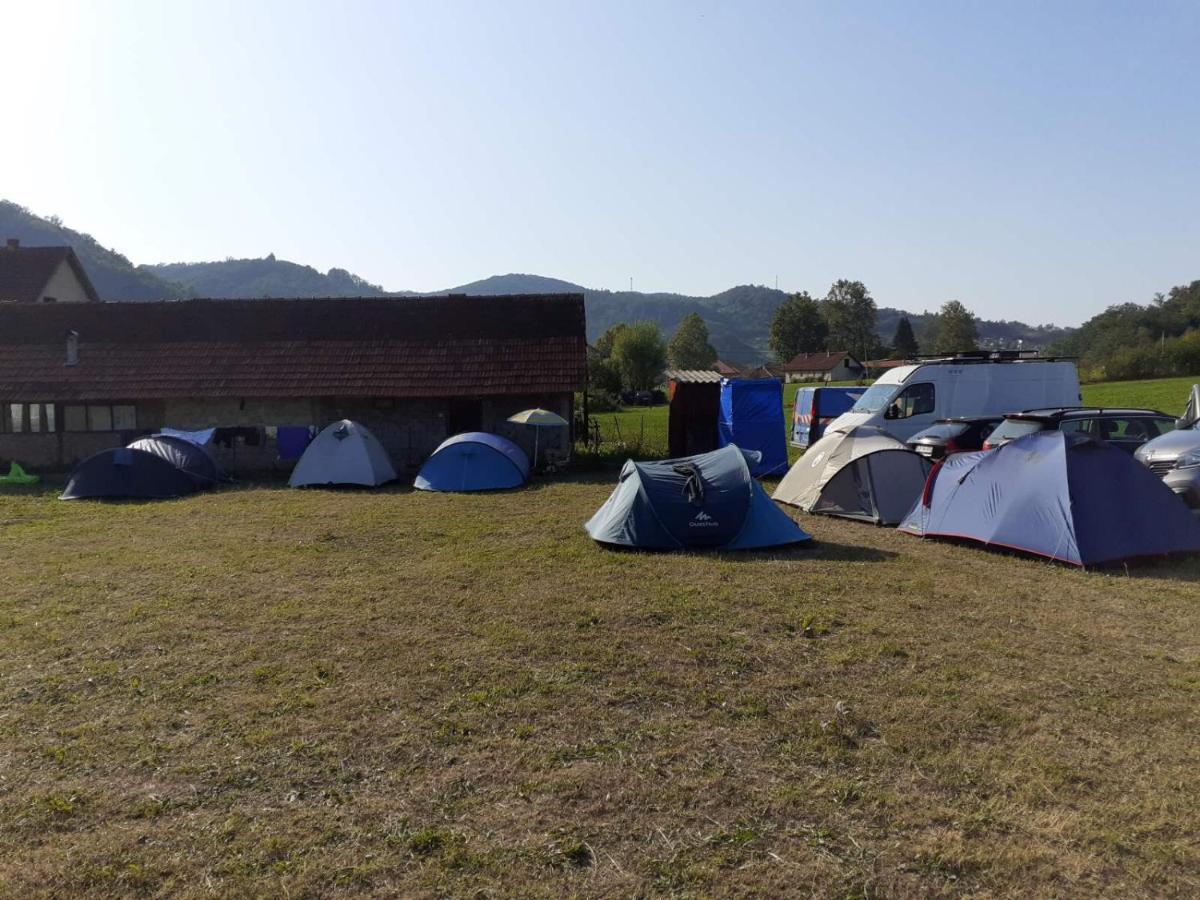 ホテル Dragacevska Avlija - Camp Guča エクステリア 写真