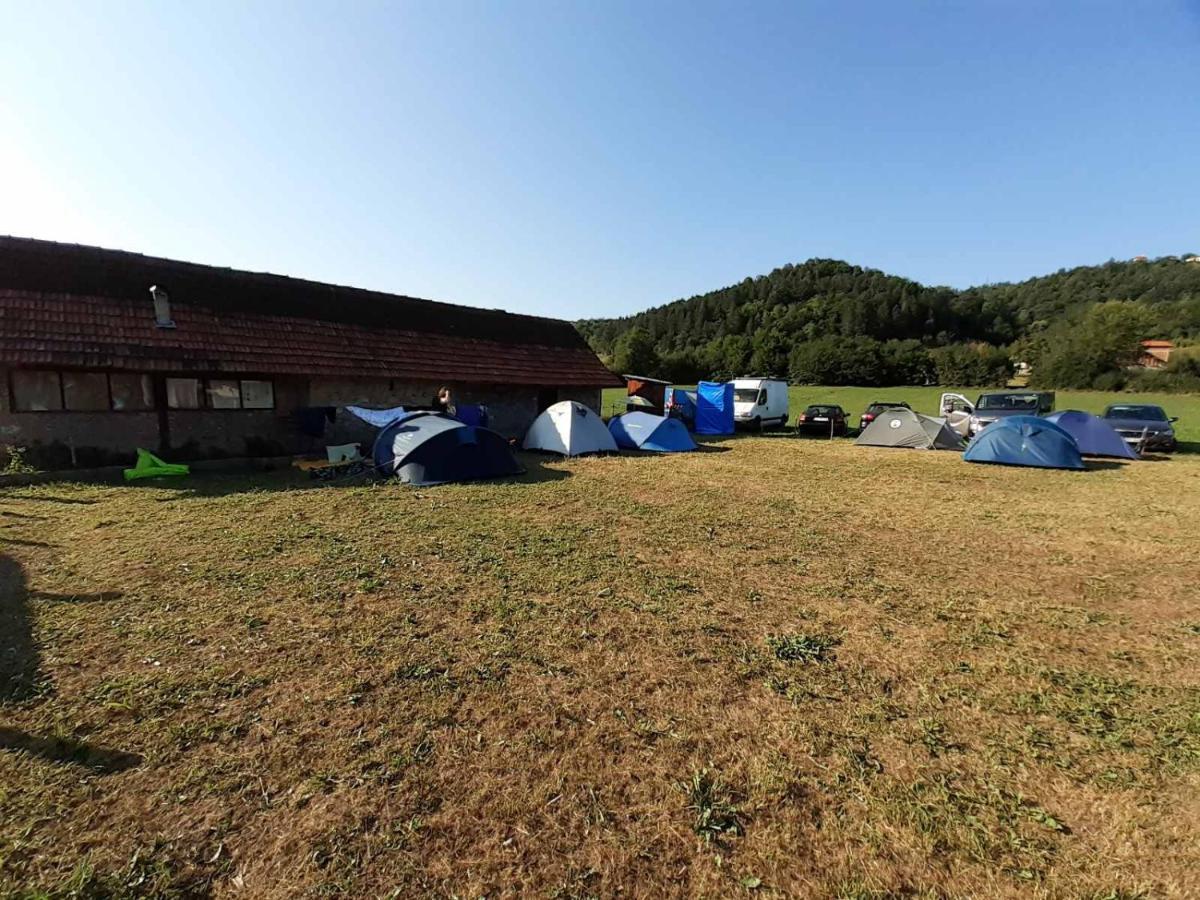 ホテル Dragacevska Avlija - Camp Guča エクステリア 写真