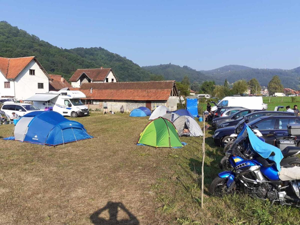 ホテル Dragacevska Avlija - Camp Guča エクステリア 写真
