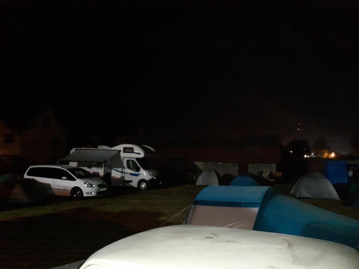 ホテル Dragacevska Avlija - Camp Guča エクステリア 写真